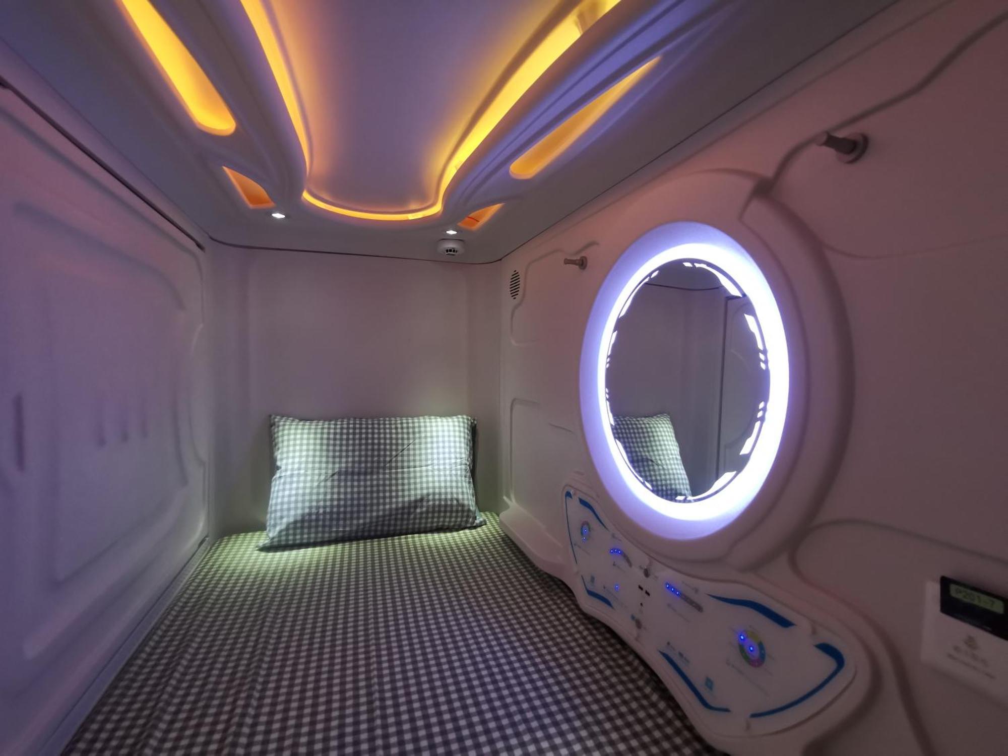 橙舍太空艙 Tw Capsule Hostel Taipei Exteriör bild