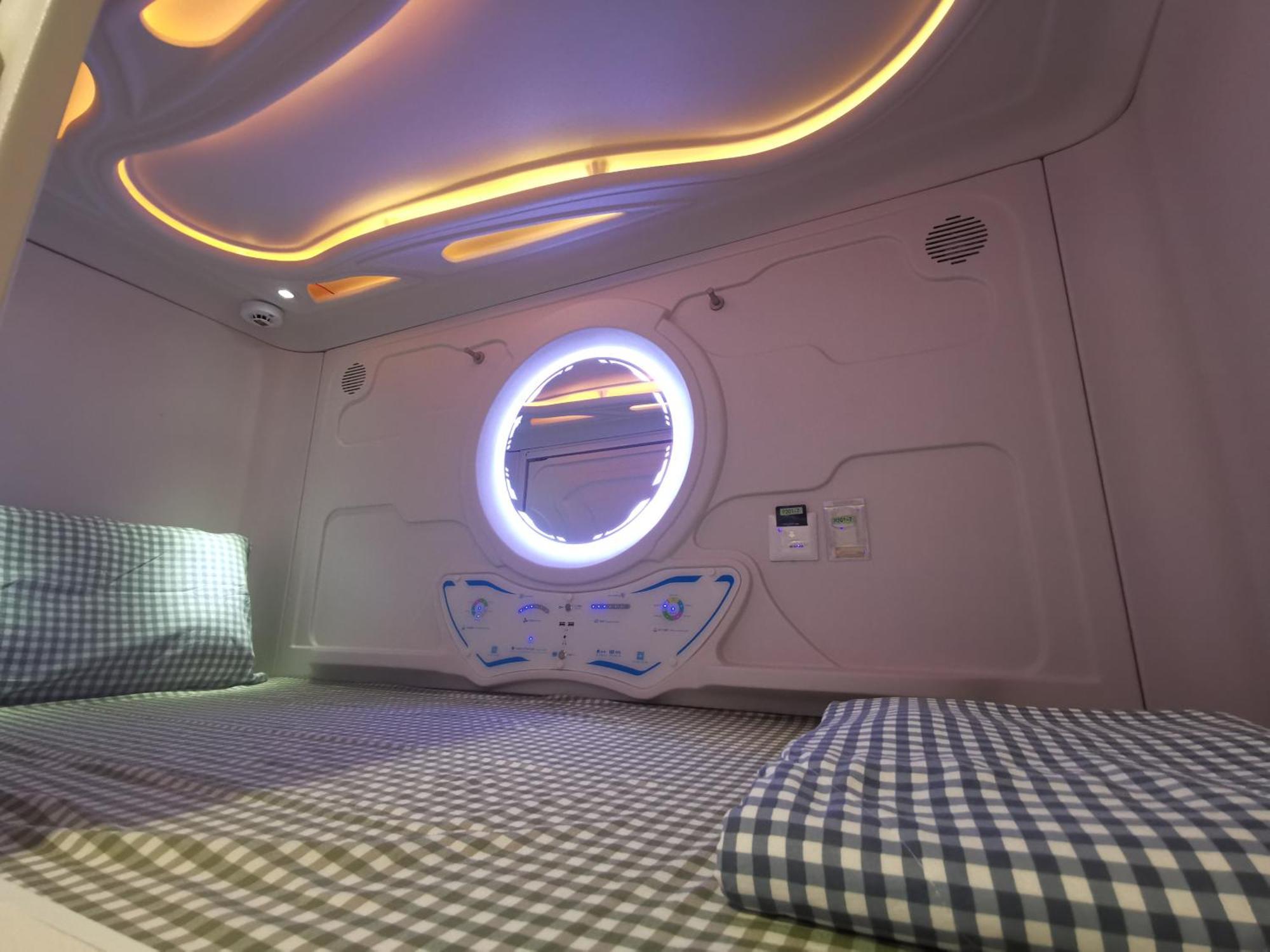橙舍太空艙 Tw Capsule Hostel Taipei Exteriör bild